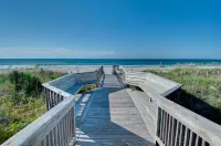Ocean Front Condo Just Steps to the Beach -Maximum 6 night stay only.