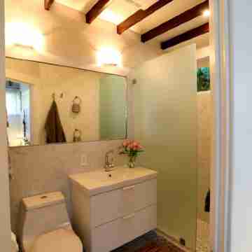 Artistic Haven in Hollywood with Pool, Hot Tub, Cabana, and Garden Rooms