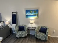 Come relax at Kozy on Kipling. Close to shopping, eats, hospital,university, i10