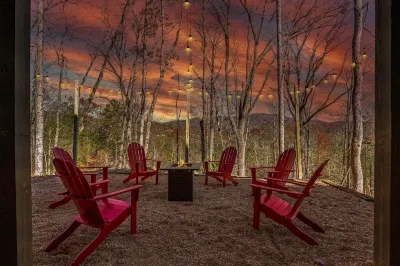 Indoor Heated Pool! New Build! Next to P.forge & National Park Hotels near Judy Jones Pottery