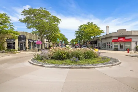 The Retreat At The Park-2BDR. Upper Unite Отели в г. Гросс Пуэнт Парк