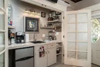 Bow-wood Suite @ BoisD’Arc Bungalow & Suites  - Rustic/Romantic Getaway