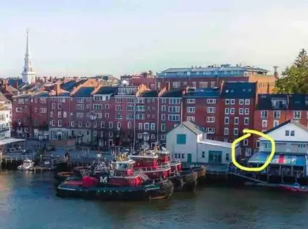 Historic Downtown Water-View Loft on Ceres Street Отели рядом с достопримечательностью «St. John's Episcopal Church»