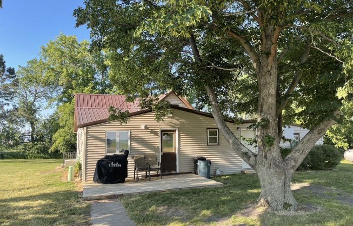 Great area for hunting and fishing, dog kennel on property