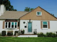 Spacious 5-bedroom house within walking distance of Lambeau Field.