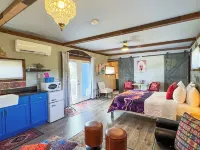 Aladdin Inspired Cabin Hot Tub Pet Friendly 3 Miles from Hocking Hills State Pk Hotels in Swan Township
