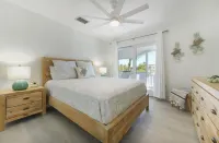 Waterfront Home, 200ft Dock, Gulf Access, Kayaks, Bicycles, Mini Golf, Game Room