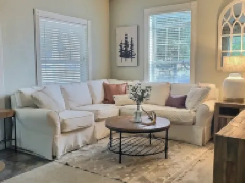 Farmhouse Victorian Perfect Cloudcroft Location! Hotels in Cloudcroft