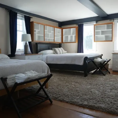 5 minute walk to Beach, Stage Fort Park, and Gloucester Promenade!
