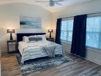 Totally remodeled 3bd-3ba beach Villa! Just 0.4 to the sand!