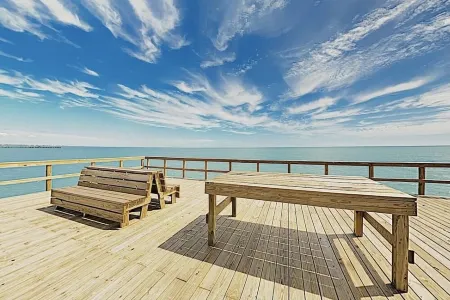 Beautifully renovated Bay View Escape!