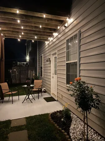 Modern rustic minutes from arena and speedway Отели рядом с достопримечательностью «A.C.E. Academy»