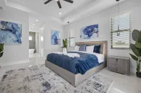 Ultra Modern Home w Heated Salt water Pool pet friendly Hotels near Park 1110 Plaza