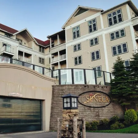 Seneca Lodge in Snowshoe Village - Steps to Ski Slopes
