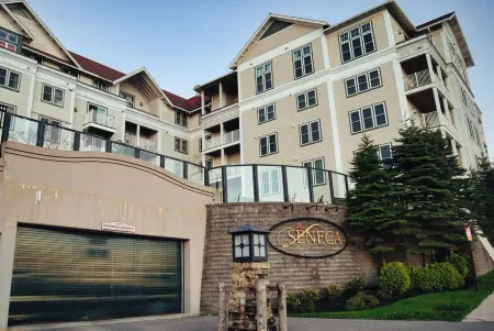 Seneca Lodge in Snowshoe Village - Steps to Ski Slopes