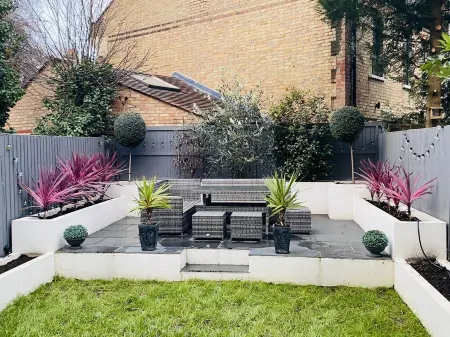 Gorgeous garden flat in Highgate with ping pong table!