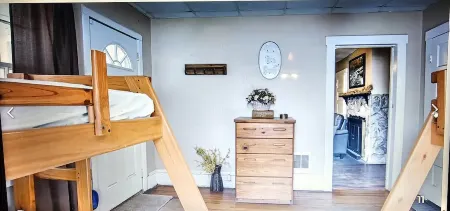 Spacious riding retreat 4 BR Outlaw House/ ATV Riding 10beds-Large Parking