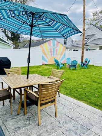 Lake Cottage with Private Community Beach