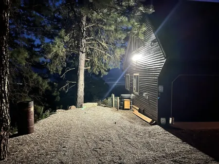 The Cozy Clifftop View, LLC