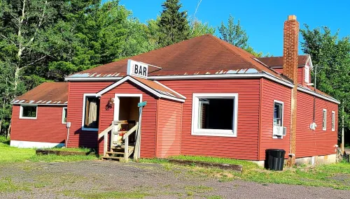 Jake's Bed & Bar 3Br, 8 Beds, Sxs Snowmobile Trail Access, Fire Pit, Grill, Wifi