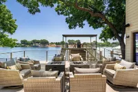 Luxury Lakefront Home on Lake LBJ Insane View Boat & Jet Ski Lift  Sleeps 18+ - 4-stjärniga