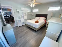 Steps 2 Beach- Family, Walk 2 Downtown, Close 2 AC. Отели рядом с достопримечательностью «Парк Шарк»