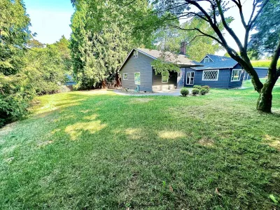 Gem in Milwaukie 2 bedroom - 2 Bathroom -  Huge yard Hôtels à : 