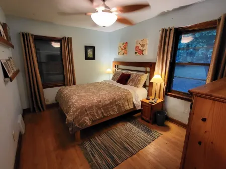 Waterview Home - in town, across from the Marina