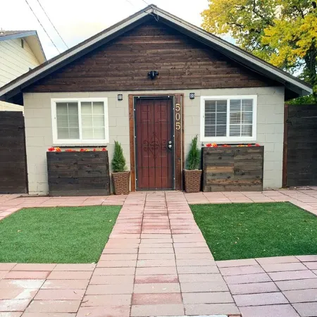 Cheerful 1-Bedroom on the eastside downtown