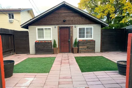 Cheerful 1-Bedroom on the eastside downtown