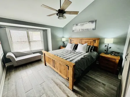 Seven Springs 3BR Condo w/Loft in Woodridge - Fully Updated w/Private Hot Tub