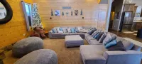 Cheerful 4-bed 4 bath Cabin with Jacuzzi