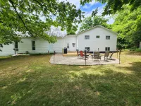 Sanctuary by the Shore, Unique Stay W/ Hot Tub by Lake MI