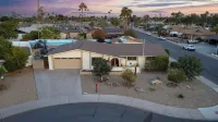 Unique 3-bed, 2-bath house with Pool, Hot Tub, and Hi-Spd Wifi in Optimist Park