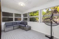 Pinball + Gaming Paradise in Townsville! 5 Minutes from the Airport & Strand