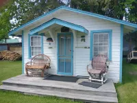 Quaint cozy little cabin geared for folks coming to Leech Lake to fish or relax.