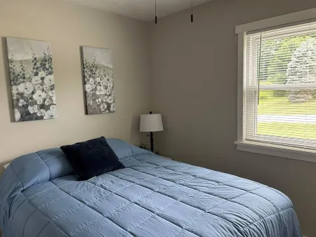 3BR near skiing, snowshoeing, fishing, shopping & seasonal festivals downtown.