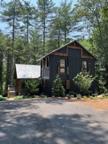 Relaxing Bright Mountain Getaway w/ Hot tub - Newly Renovated Cashiers Area Home Hotels in Hamburg