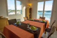 Quiet flat with sea view, 2 bedrooms, free wifi Hotels near D2 Studio Danse 2000