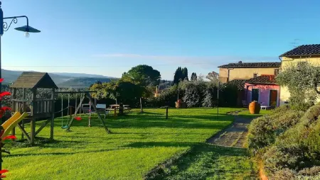 Apartment House with garden Tuscany Chianti ,  Florence 15km. Отели рядом с достопримечательностью «Villa Di Murlo»