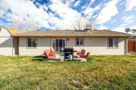 Beautiful home minutes from a dozen wineries Отели в г. Клифтон