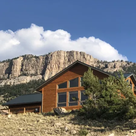 Experience the Magic of Wapiti Valley in Luxury. Stunning Views-East Yellowstone