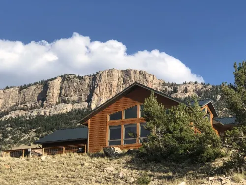 Experience the Magic of Wapiti Valley in Luxury. Stunning Views-East Yellowstone