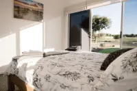 Offshore Beach House - Wi-fi & linen included Hotels in Goolwa