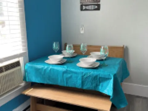 Lake Life 1BD at heart of GOTL. Bright & Airy and right off the strip. 杰尼瓦酒店