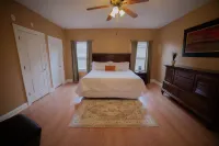 5 miles to Bourbon St Historic Neighborhood of Old Arabi. Family friendly!