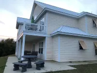 5 Bedroom, 4-1/2 Bath house sleeps 15. Beach access gated community in Surfside!