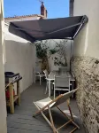 House with courtyard, 200 m from the Remblai and 3 minutes from Les Sables town center on foot!