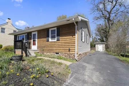 A Private Home in Historic Bolivar with a Hot Tub and Yard.  Pet Friendly!