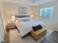 Stunning 2Br/2Ba Pool Home Near Beaches Hotels in Venice Gardens